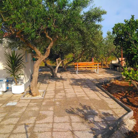 Manora Sucuraj